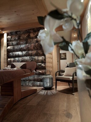 Turkish bath/hammam, body treatments, aromatherapy, body wraps, facials