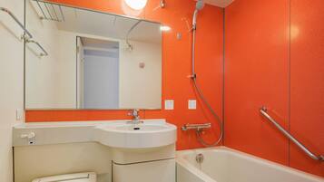 Ensemble douche/baignoire, articles de toilette gratuits, sèche-cheveux