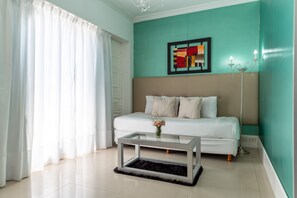 Triple Room | Hypo-allergenic bedding, down duvets, pillow-top beds, minibar - Ker Urquiza Hotel (Buenos Aires)
