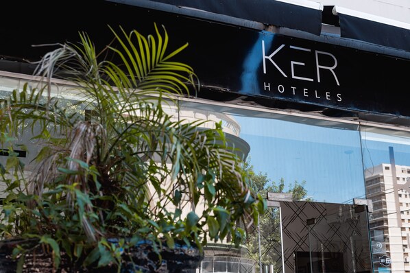Front of property - Ker Urquiza Hotel (Buenos Aires)
