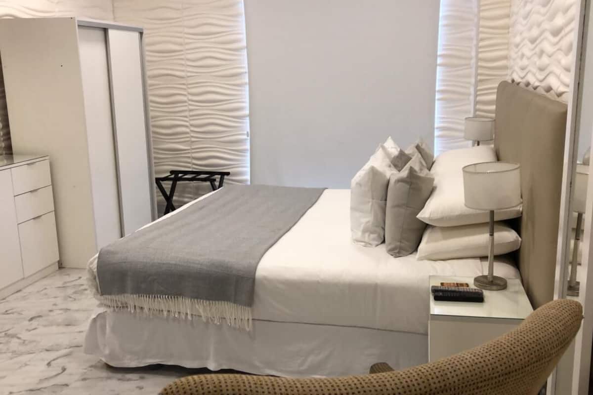 Hypo-allergenic bedding, down comforters, pillowtop beds, minibar