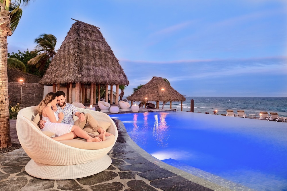 Matamanoa Island Resort by null