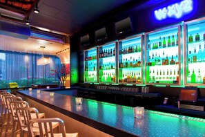 Bar (on property) - Aloft by Marriott Milwaukee Downtown (Milwaukee)