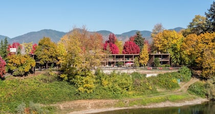 The Lodge at Riverside