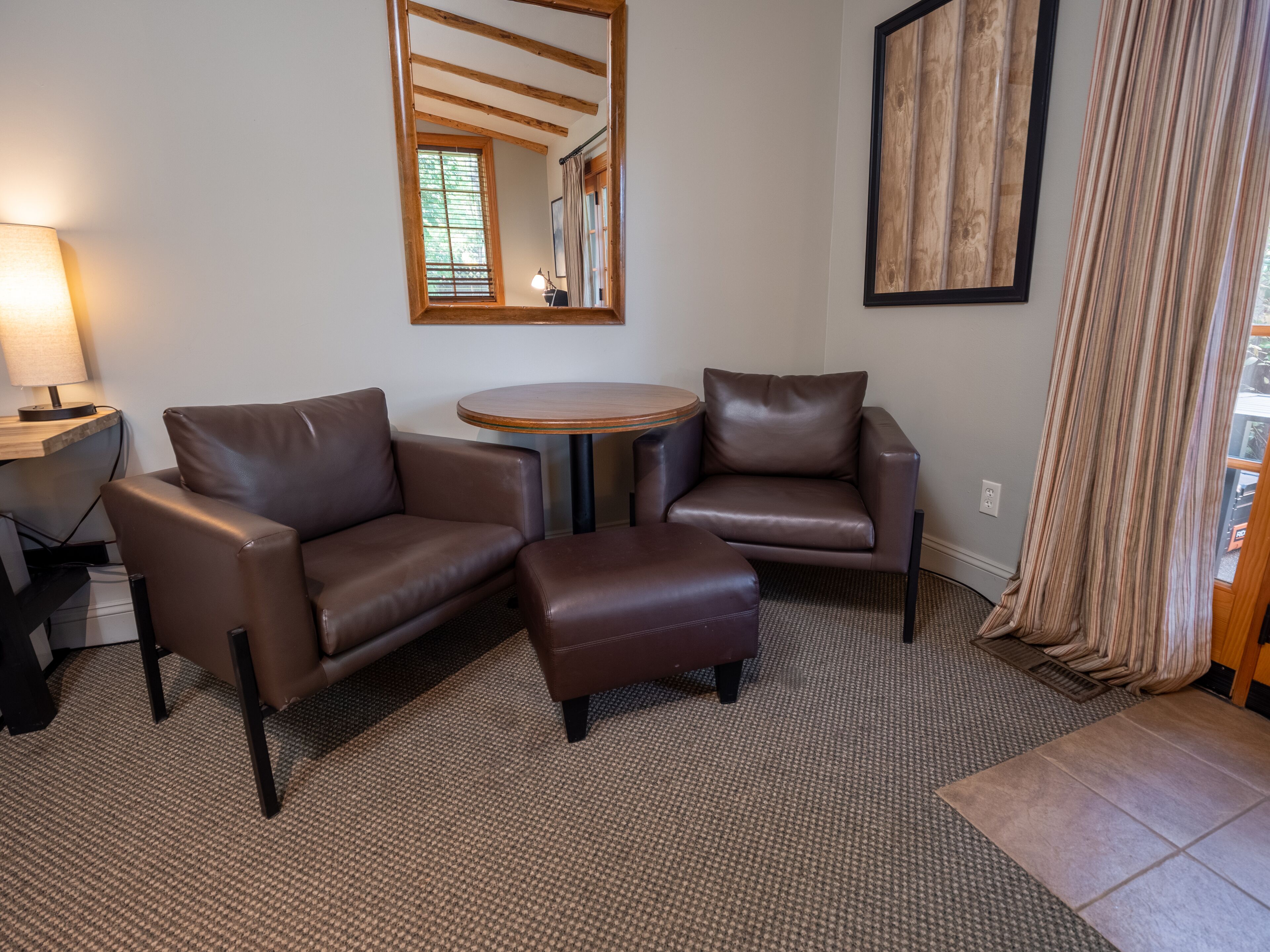 cottage, 1 king bed | living area | flat-screen tv