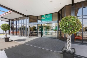 Exterior - Quality Hotel Lincoln Green (Auckland)