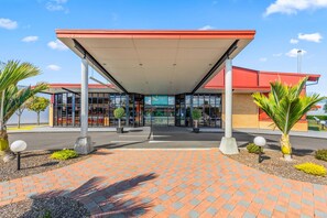 Exterior - Quality Hotel Lincoln Green (Auckland)