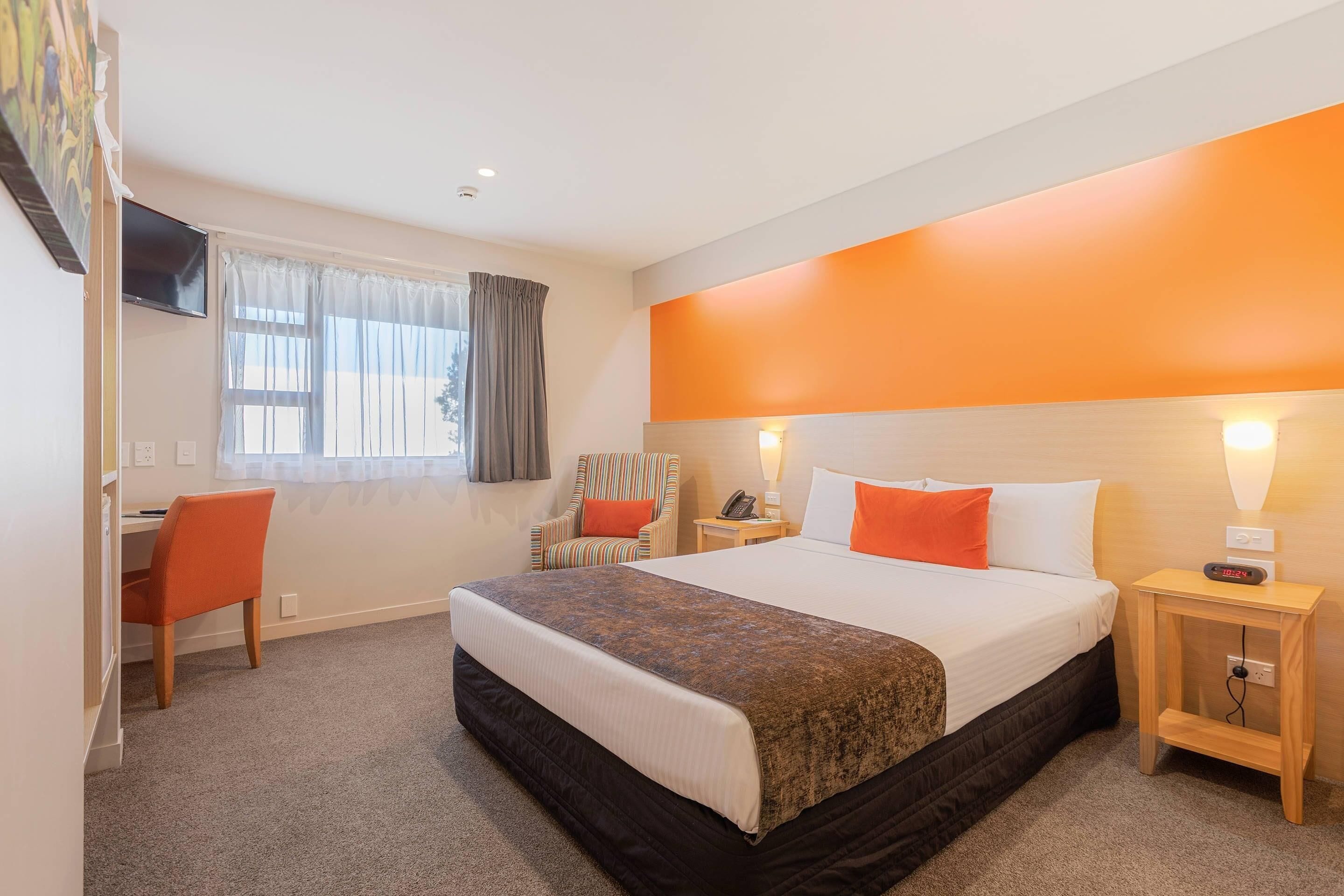 Standard Room, 1 Queen Bed, Non Smoking | Premium bedding, desk, laptop workspace, blackout drapes
