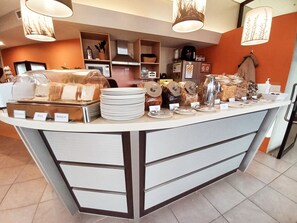 To-go breakfast on weekdays (NZD 15 per person)