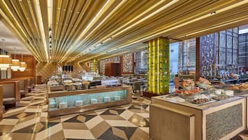 2 restaurants, breakfast served