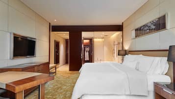 Club Room, 1 King Bed, City View | 1 bedroom, Egyptian cotton sheets, premium bedding, down comforters