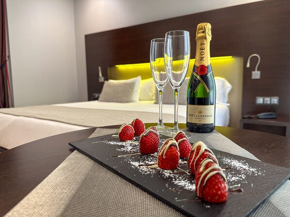 迷你吧、客房内保险箱、特色家居、办公桌