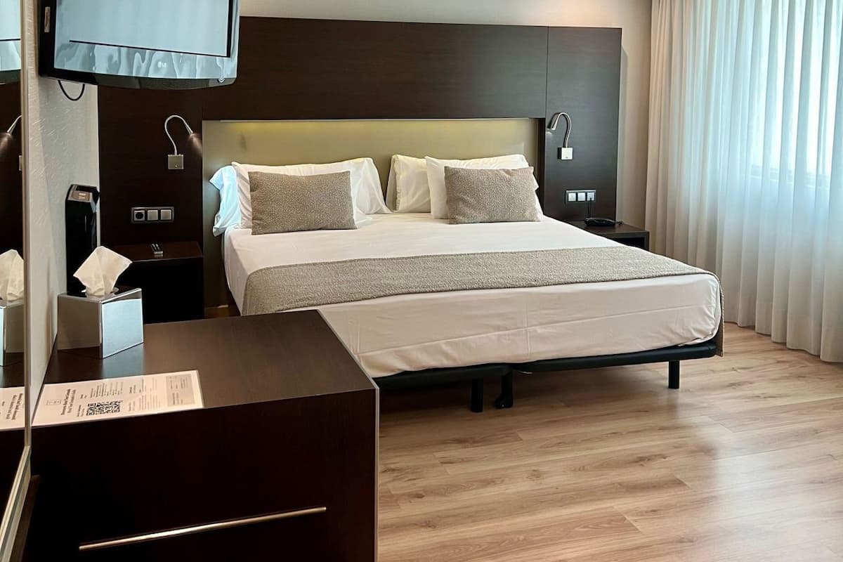 Minibar, in-room safe, individually furnished, desk