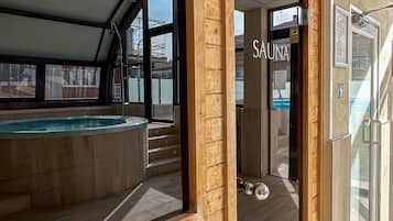 Sauna, hot tub