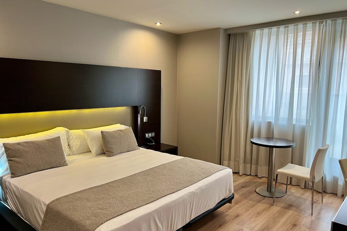 Minibar, in-room safe, individually furnished, desk