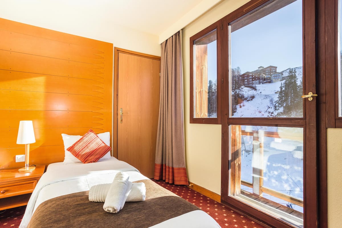 1 bedroom, in-room safe, desk, blackout drapes