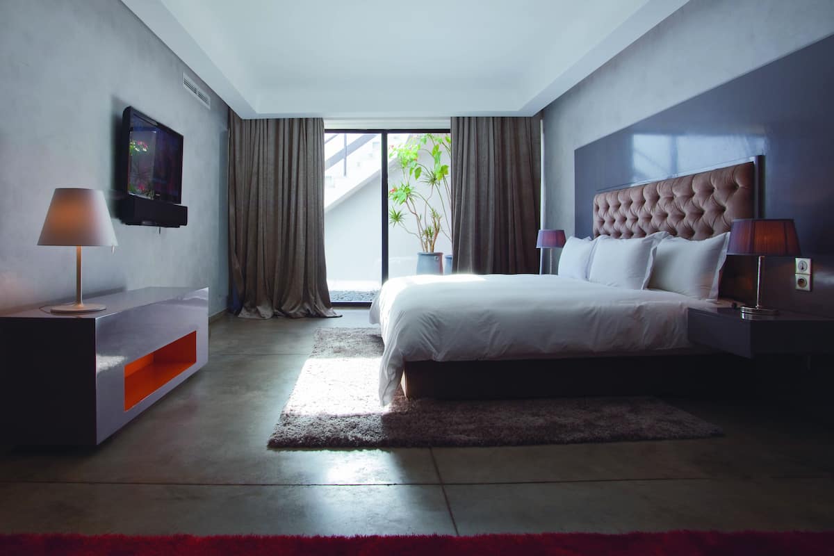 Superior Suite | Premium bedding, pillow-top beds, minibar, in-room safe