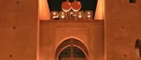 المنشأة من الخارج