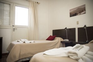 Habitación estándar doble, 1 cama doble | Minibar, caja fuerte, cunas gratuitas y camas supletorias gratuitas
