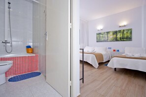 In-room safe, desk, laptop workspace, soundproofing - Barcelona City Hotel (Barcelona)