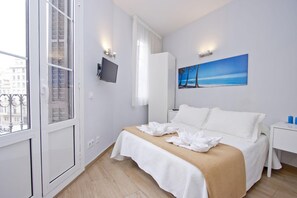 In-room safe, desk, laptop workspace, soundproofing - Barcelona City Hotel (Barcelona)