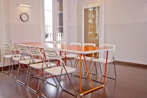 21-inch flat-screen TV with cable channels, TV - Barcelona City Hotel (Barcelona)