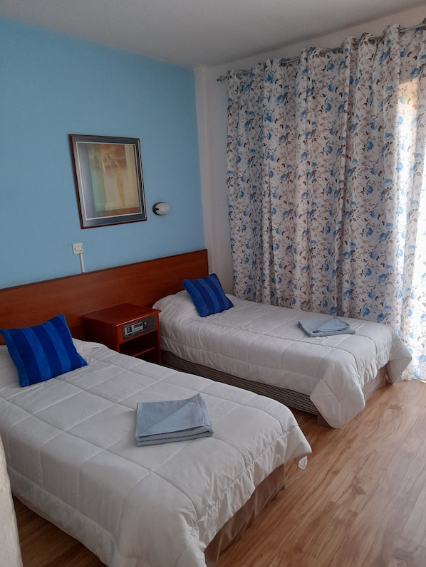Pillowtop beds, bed sheets - Onisillos Hotel (Larnaca)