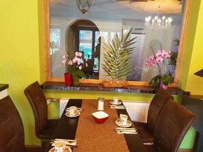 Free daily buffet breakfast