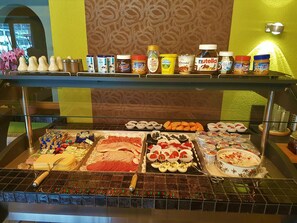 Free daily buffet breakfast