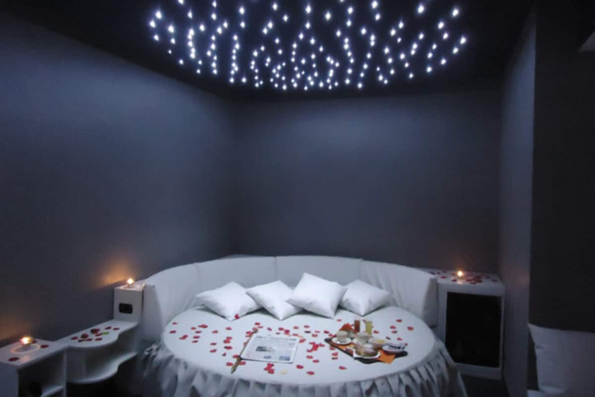 suite | minibar, in-room safe, desk, soundproofing