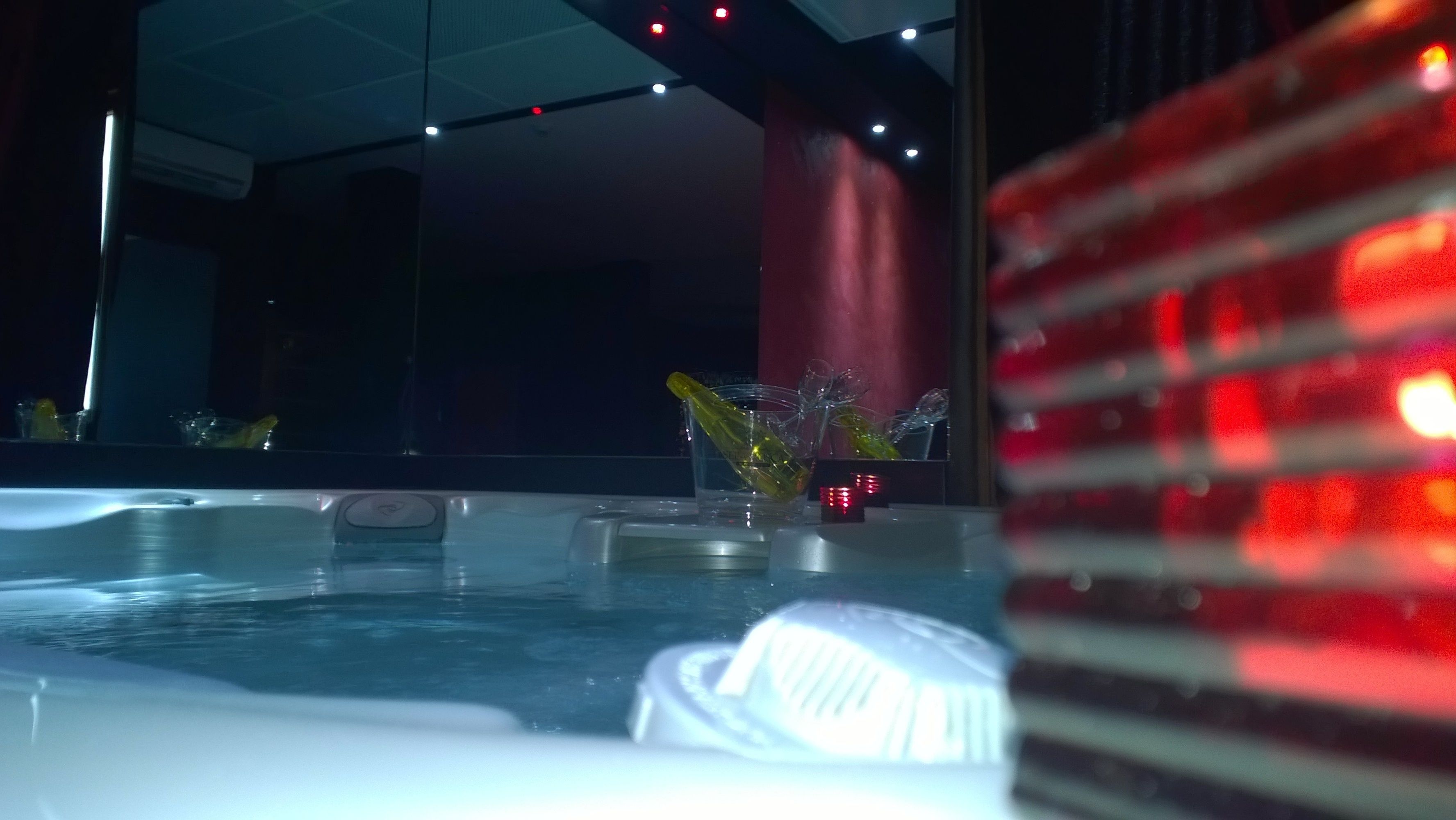 suite | minibar, in-room safe, desk, soundproofing