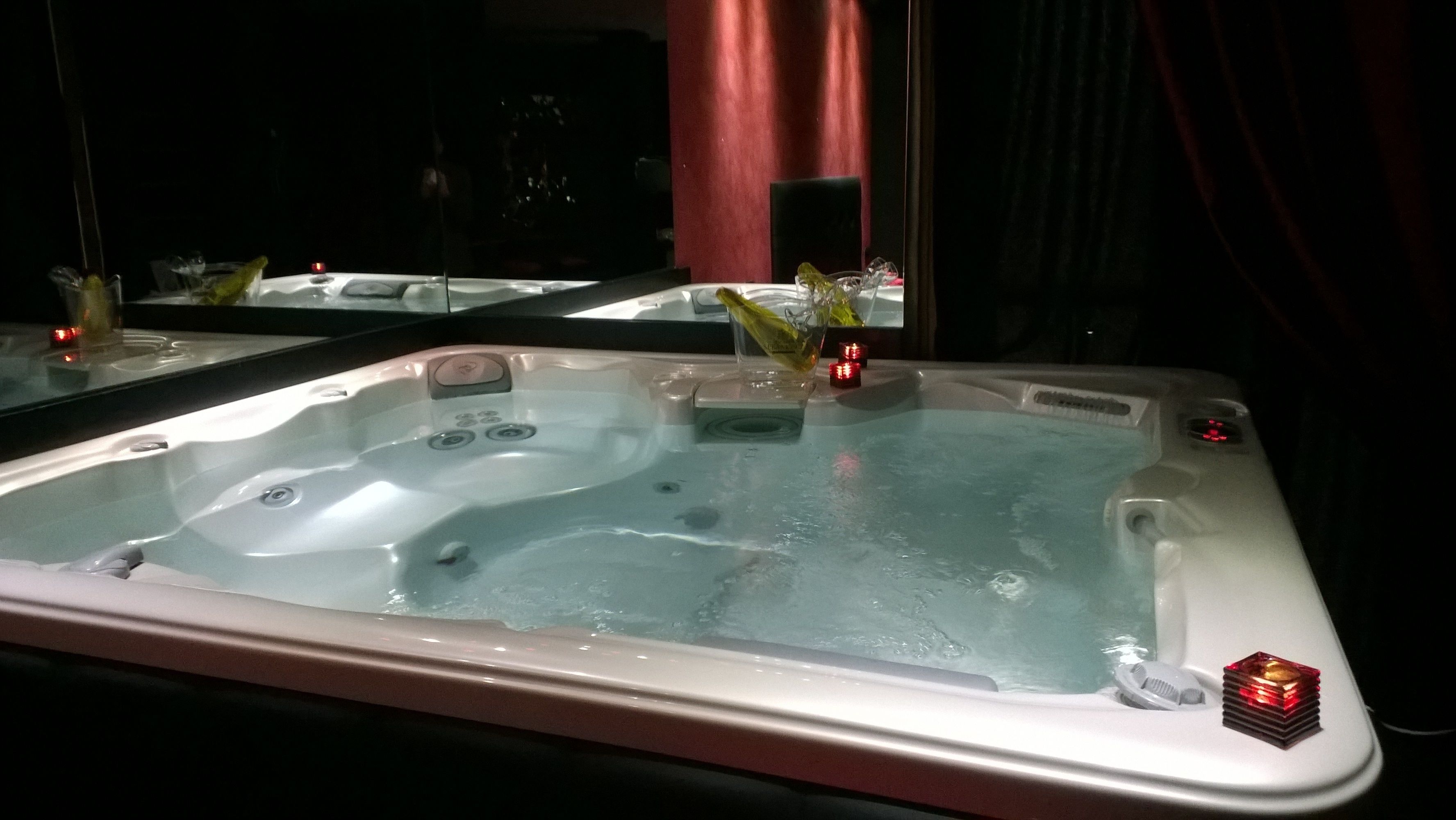 suite | jetted bathtub