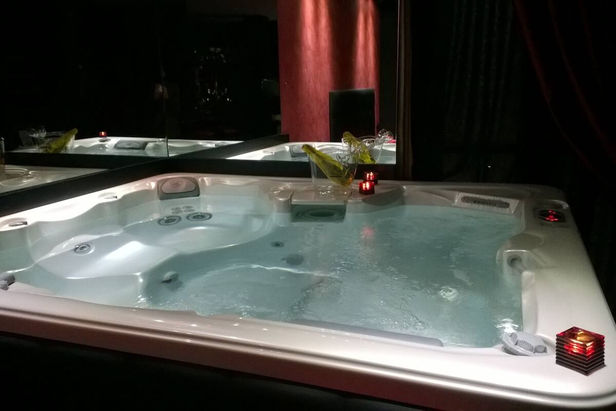 suite | jetted bathtub