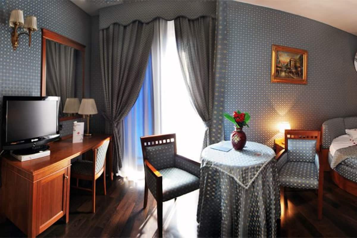 minibar, in-room safe, desk, soundproofing