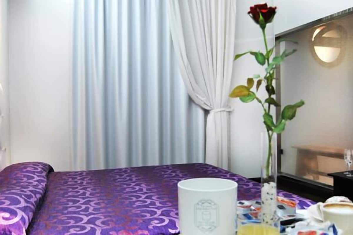 minibar, in-room safe, desk, soundproofing