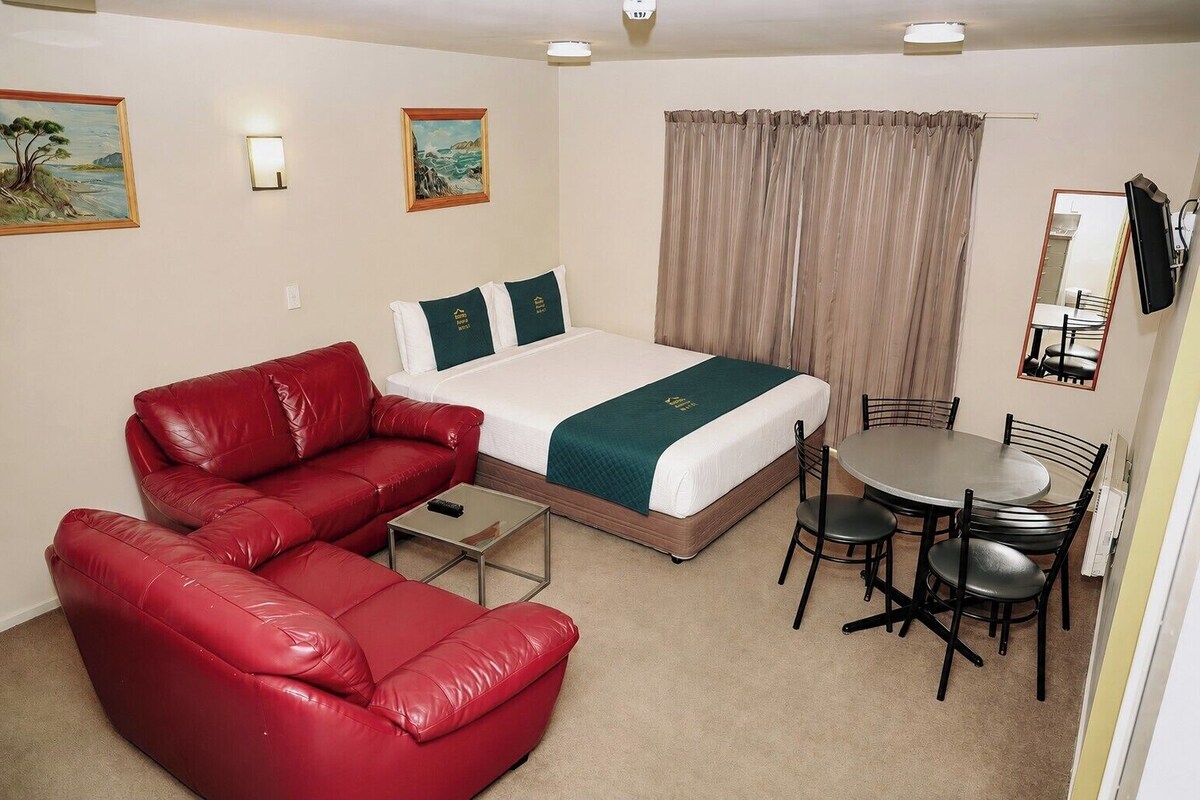 1 Bedroom Family Unit | 高級寝具、遮光カーテン、防音設備、WiFi (無料)