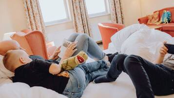 Suite | Minibar, Zimmersafe, individuell dekoriert, Schreibtisch