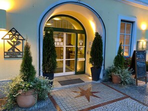 Property entrance - Hotel & Restaurant Stern (Gmund)