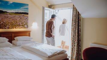 ห้องสแตนดาร์ด | มินิบาร์, ตู้นิรภัยในห้องพัก, ห้องพักตกแต่งอย่างมีเอกลักษณ์, โต๊ะทำงาน