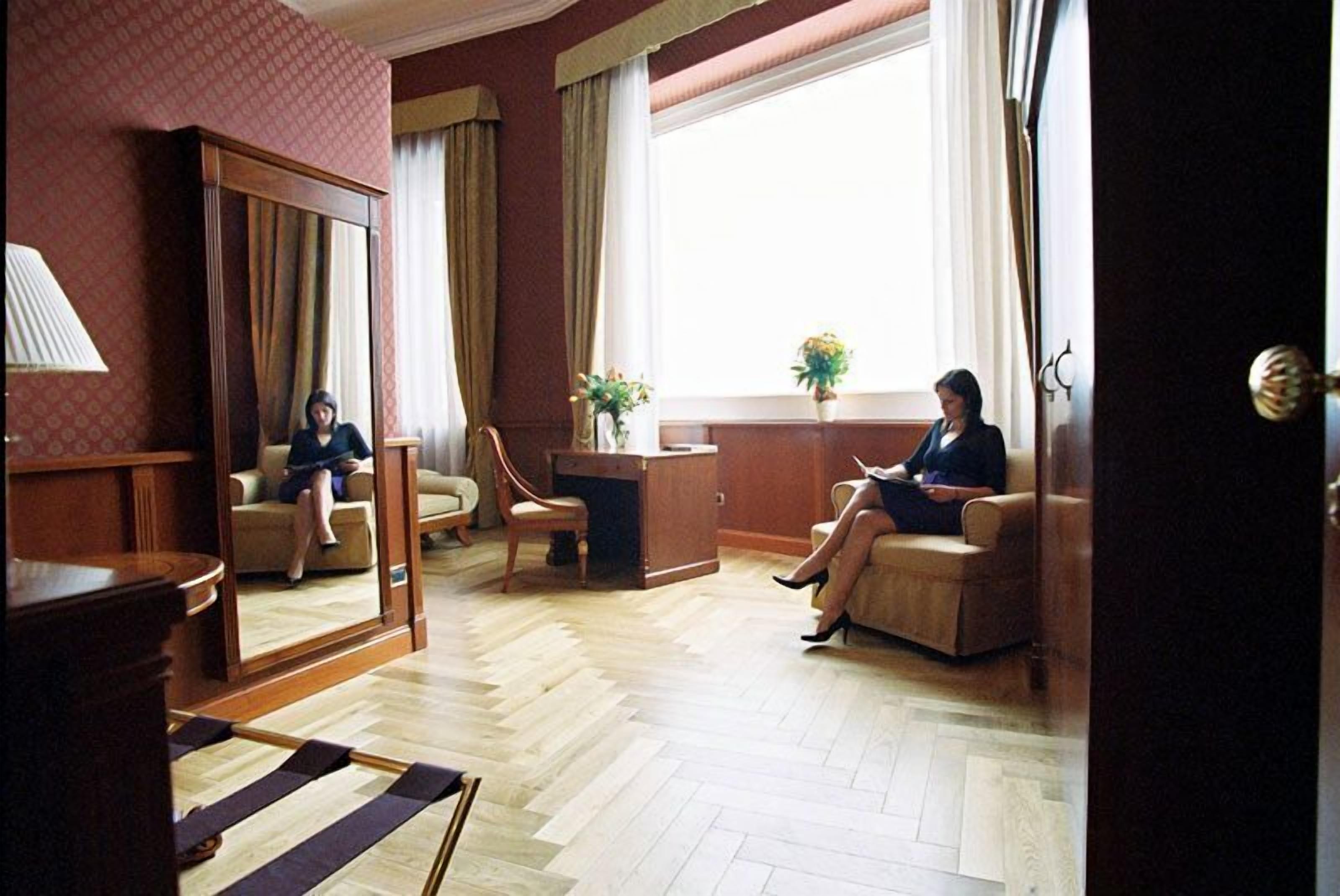 junior suite, sea view | living room | 30-inch tv with digital channels