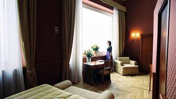 Junior-Suite, Meerblick | 1 Schlafzimmer, Minibar, Zimmersafe, Schreibtisch