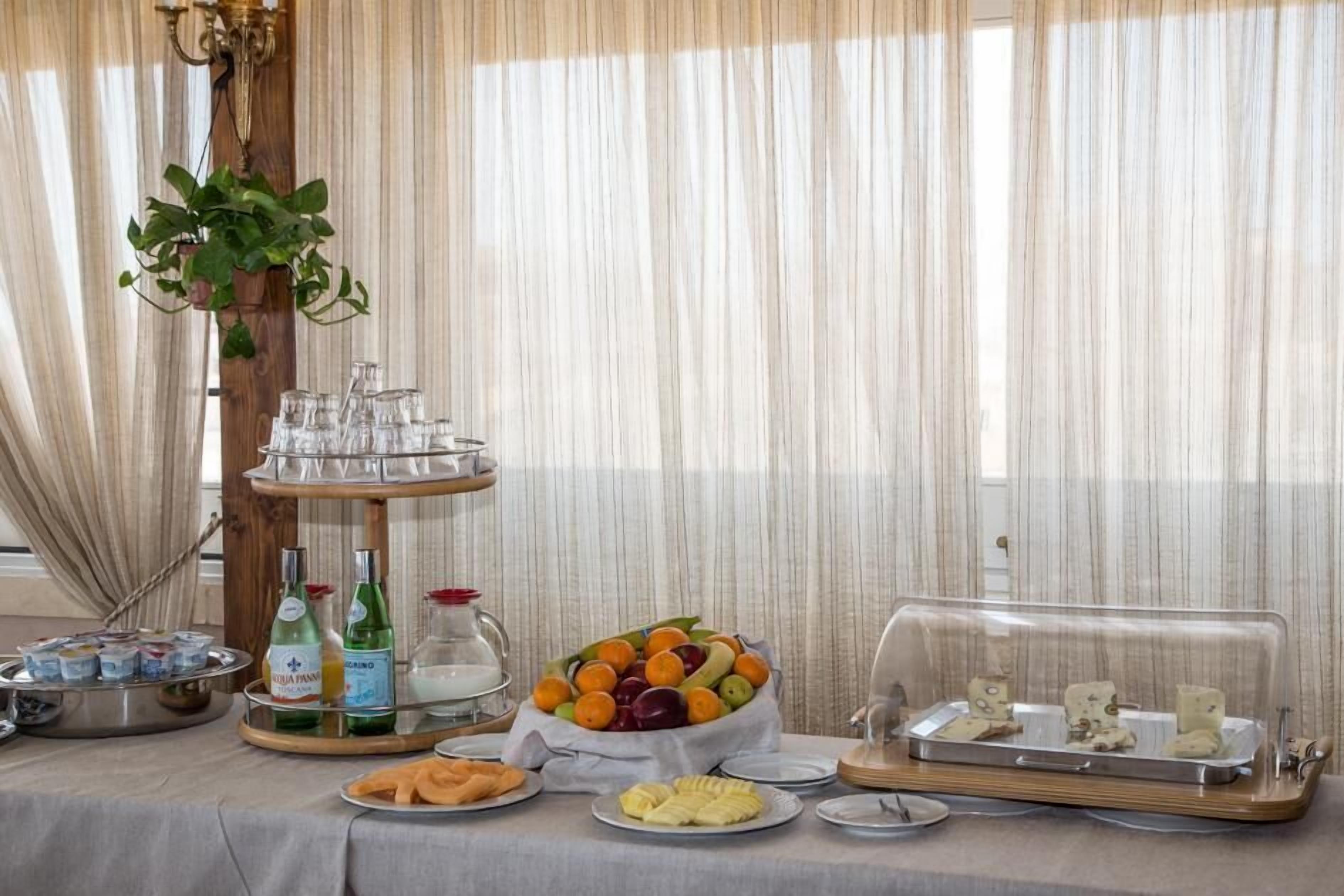 free daily full breakfast