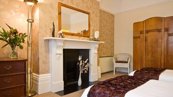 Triple Room | 1 bedroom, iron/ironing board, free WiFi