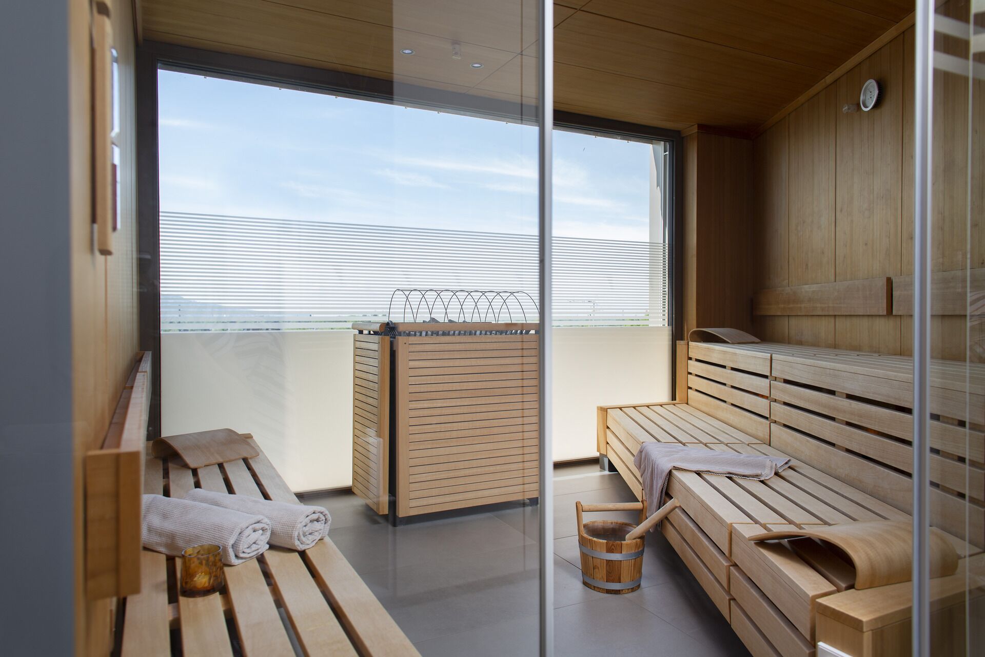 sauna, steam room, sports massages, 1 treatment room, massages