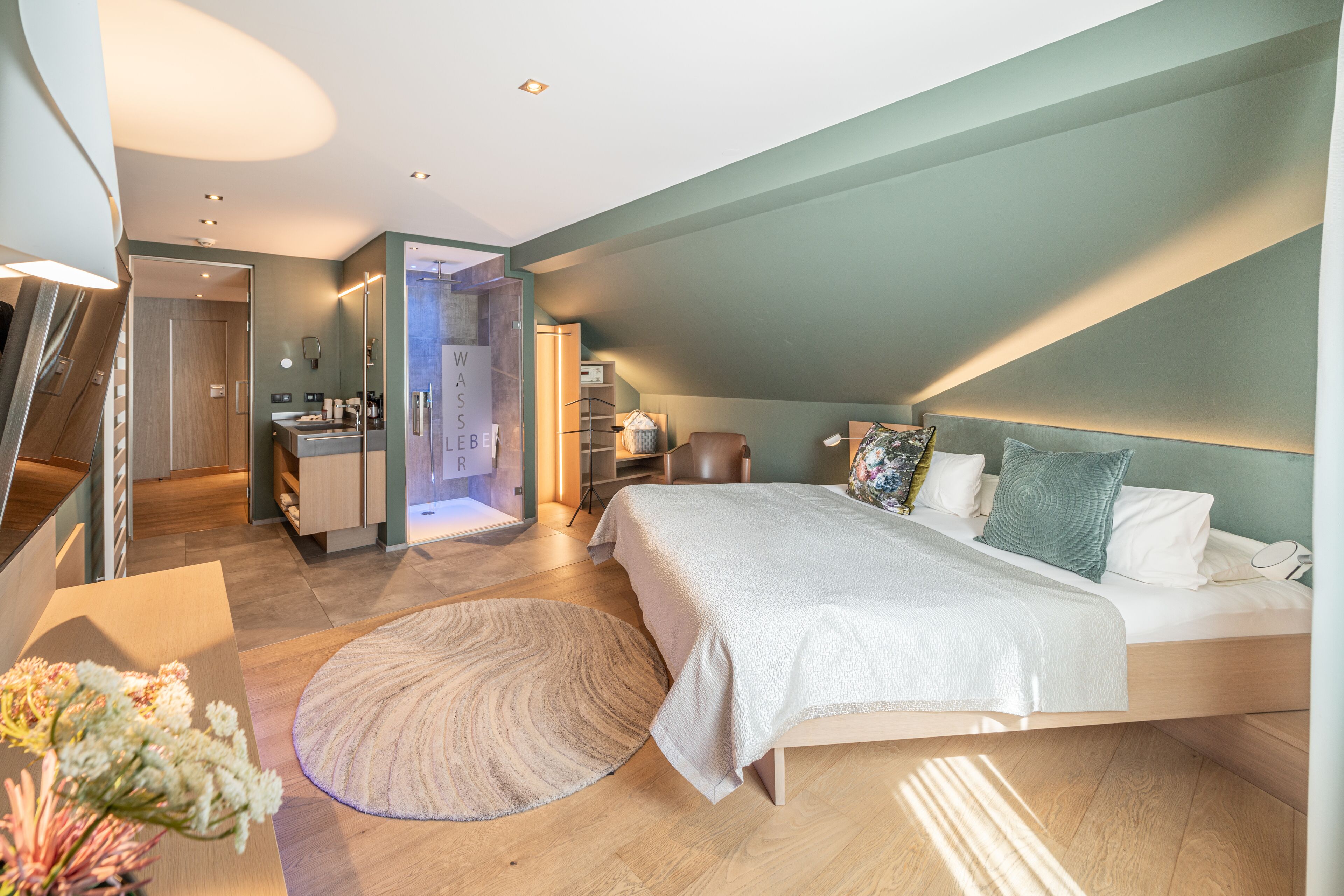 deluxe suite | premium bedding, minibar, in-room safe, individually decorated