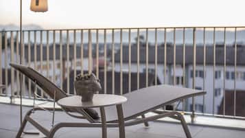 Sauna, steam room, sports massages, 1 treatment room, massages