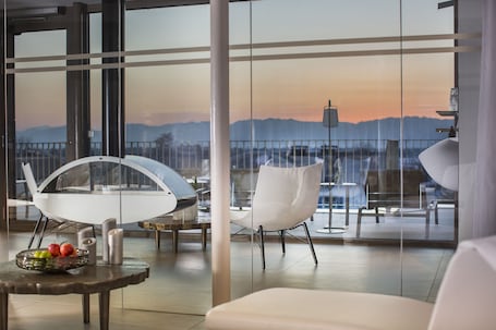 Sauna, steam room, sports massages, 1 treatment room, massages