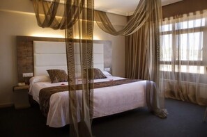 Free cots/infant beds, rollaway beds, free WiFi - Hotel Spa El Muelle de Suances (Suances)