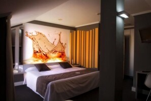 免费婴儿床、折叠床/加床（额外收费）、免费 WiFi