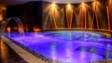 Hồ bơi trong nhà